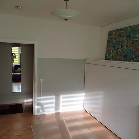 Apartment Ferienwohnung Für 1-2 Personen In Berlin, Nähe U Friedrichsfelde Berlin