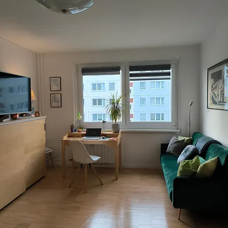 Apartment Ferienwohnung Für 1-2 Personen In Berlin, Nähe U Friedrichsfelde *
